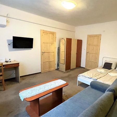 Evi Apartman Eger Exterior photo